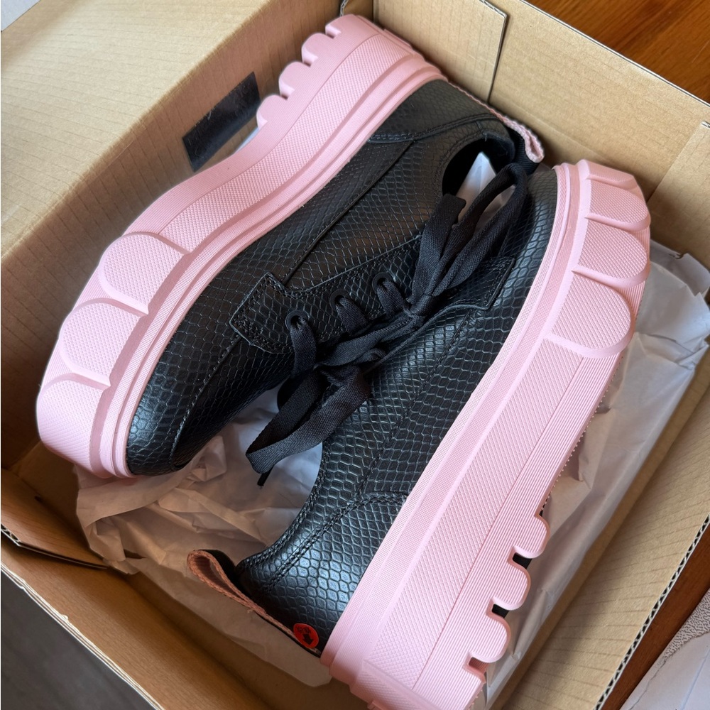 Sorel Black and Pink Women's Sneakers